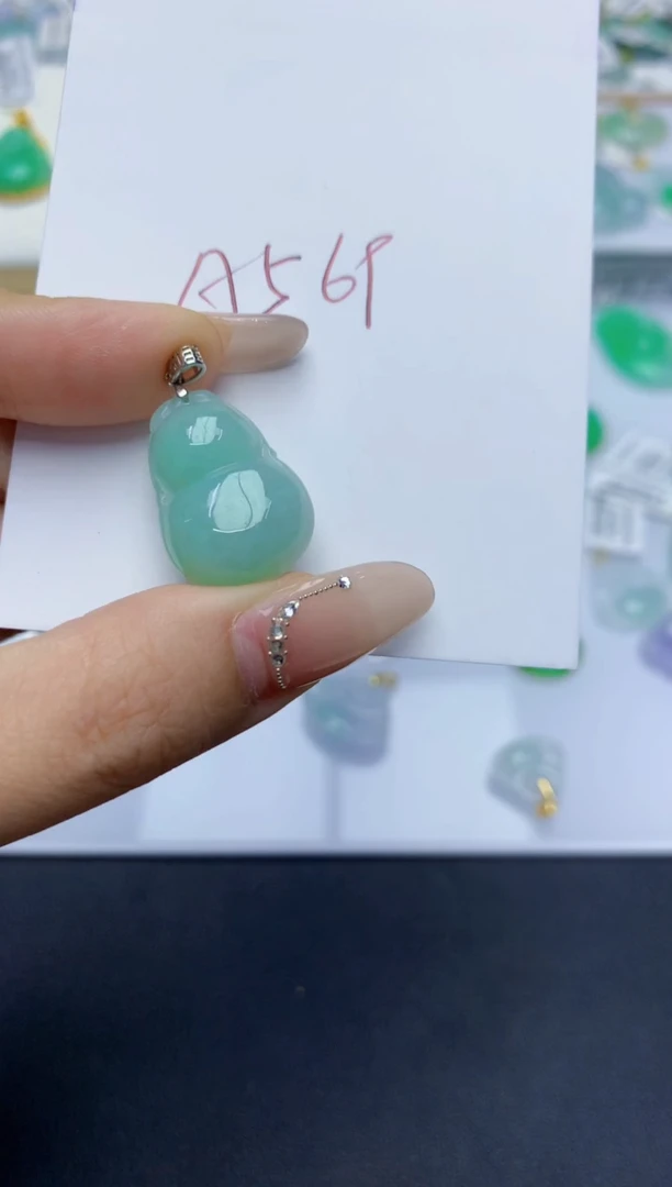 翡翠未镶嵌颈饰天然缅甸A货翡翠