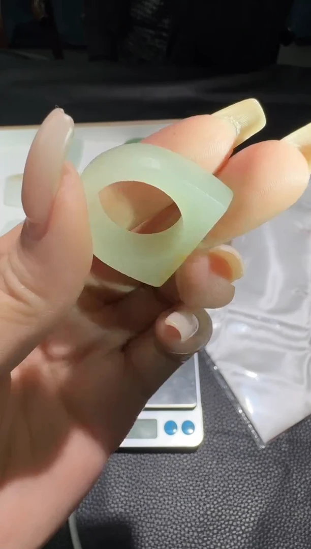 未镶嵌戒圈和田玉工厂清货，不退不换，多样性拍一发一