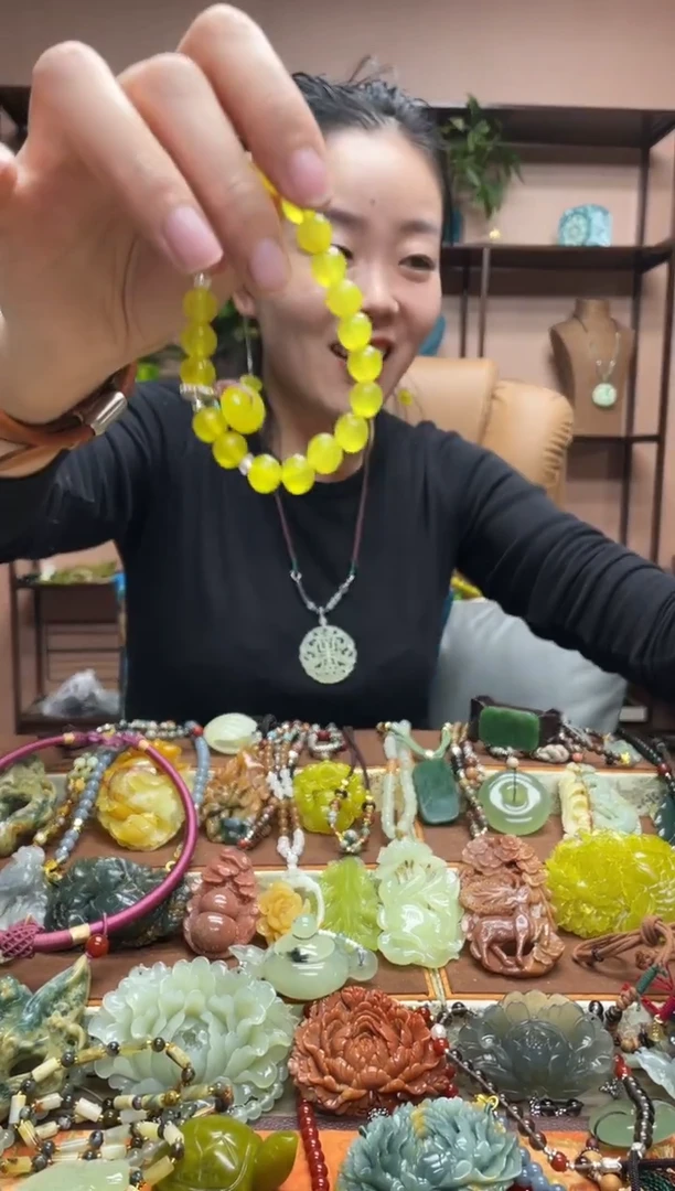 未镶嵌岫玉吊坠多样性发货发其中之一