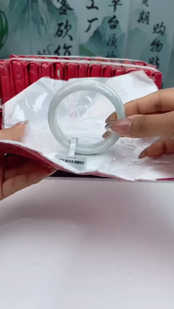 【闪购商品】翡翠手镯未镶嵌9翡翠手镯（微瑕）