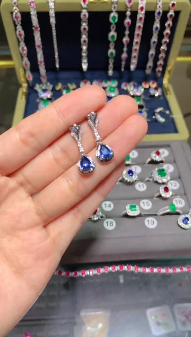 【闪购商品】蓝宝石耳饰18K金镶嵌2CT