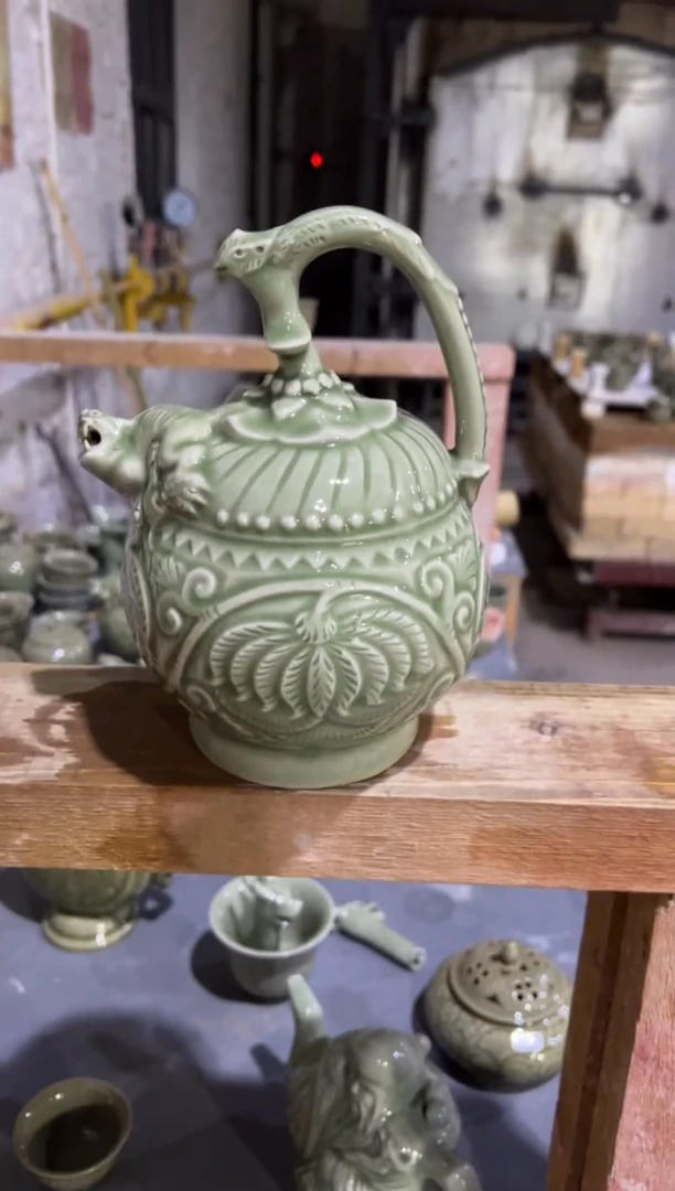 微瑕耀州窑倒流壶