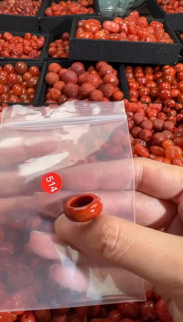 南红玛瑙未镶嵌颈饰2