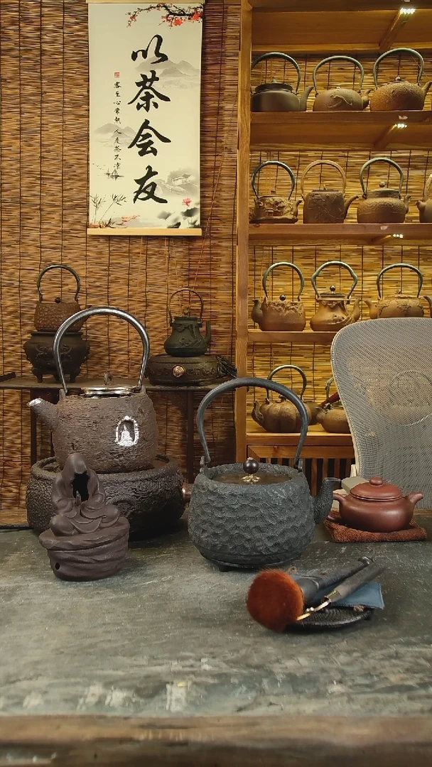 宫*吉春堂铁壶..