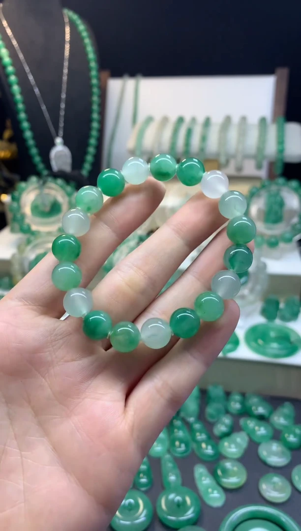 未镶嵌手串石英质玉（非洲翠）多宝卡10珠串