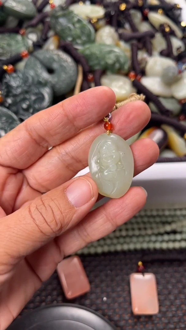 【闪购商品】和田玉颈饰未镶嵌多样性发货没有证书拍一发一有瑕