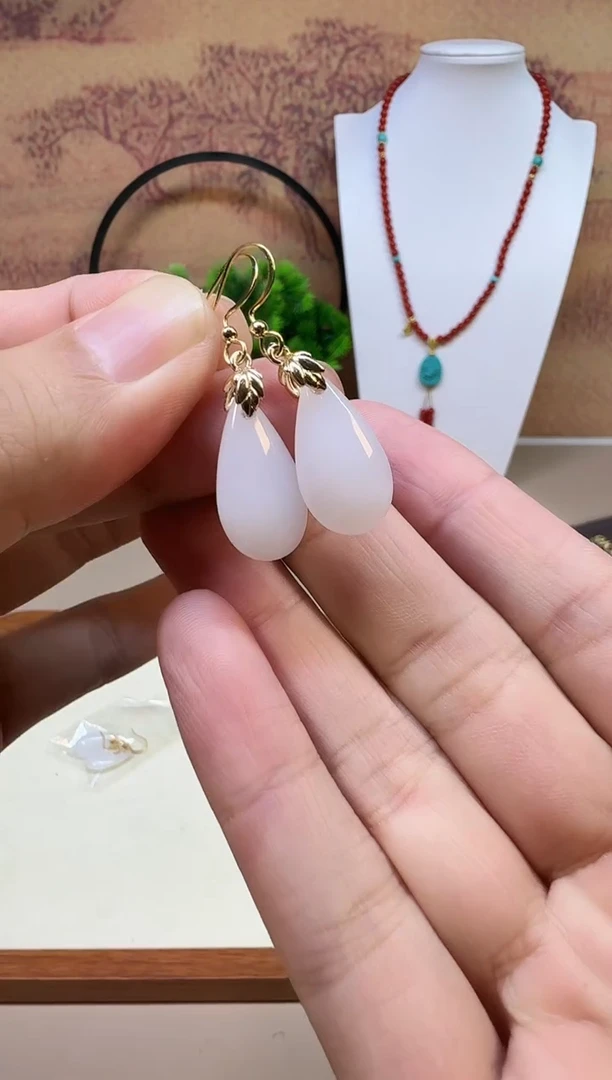 14K金镶嵌和田玉耳饰E76