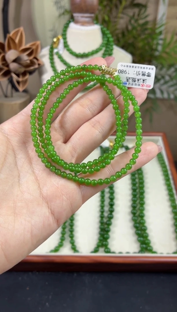 颈饰未镶嵌和田玉（碧玉）4果绿无矿毛衣链