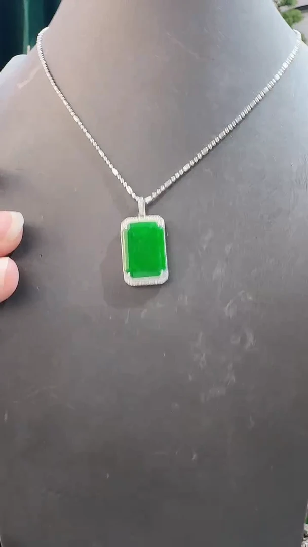 颈饰18K金镶嵌翡翠888888888