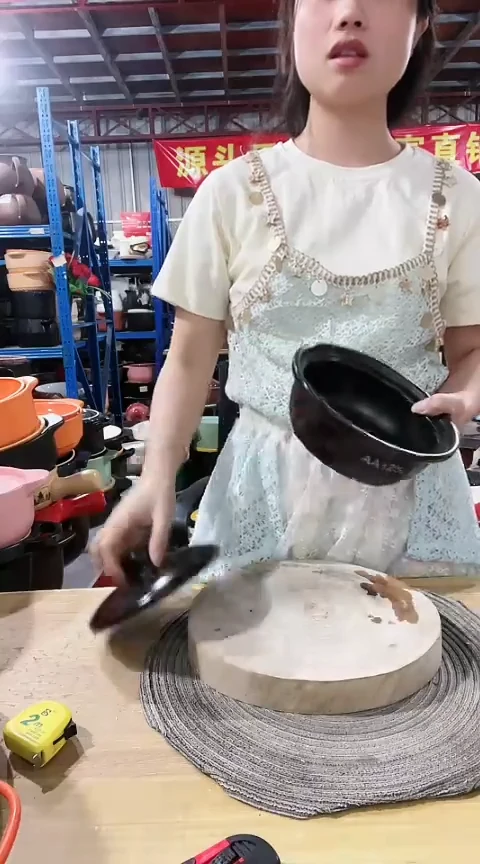 125瑕疵黑色明火碗带盖