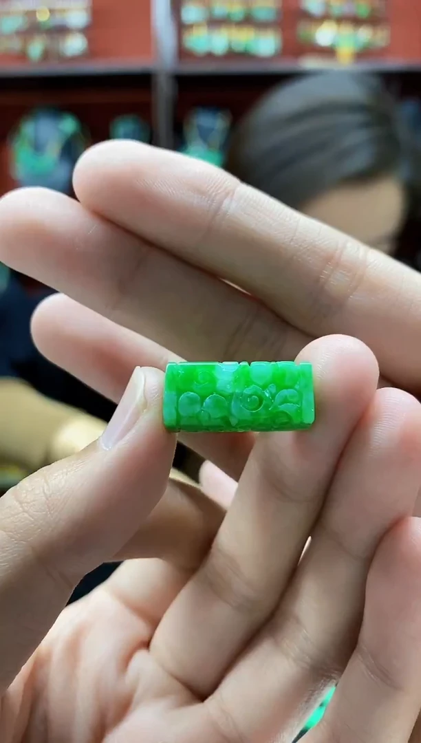 颈饰未镶嵌翡翠琬**生吊坠