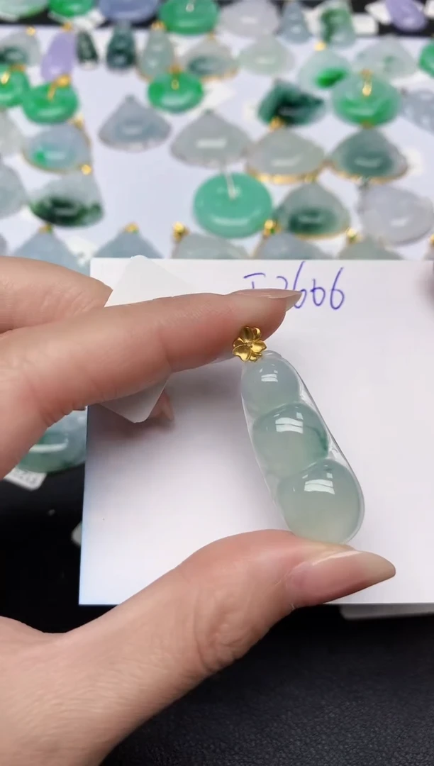 颈饰18K金镶嵌翡翠天然缅甸A货翡翠百元以上9元证书费自理