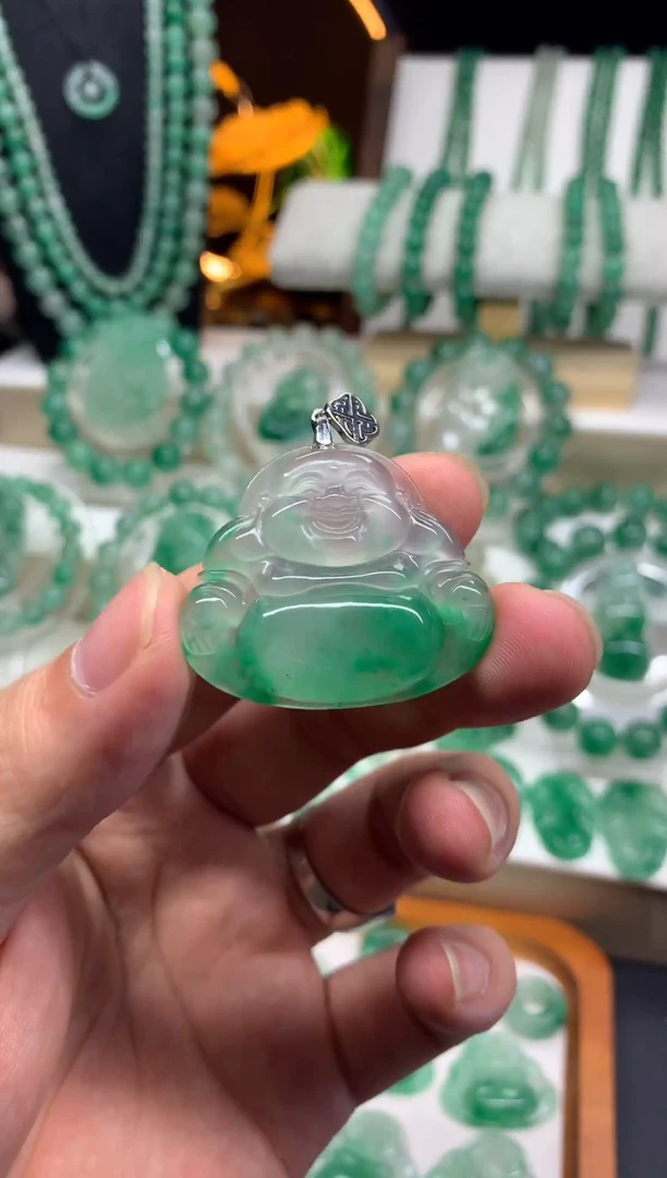 吊坠(不含链)未镶嵌石英质玉（非洲翠）大肚佛