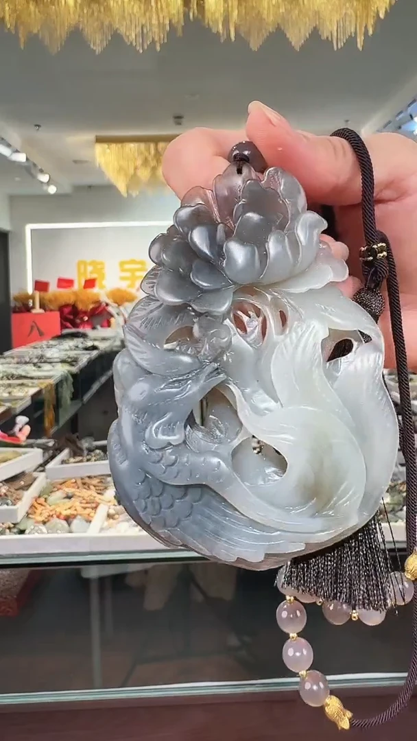 未镶嵌岫玉颈饰吊坠