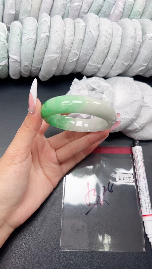 精品手镯，一物一拍E-017