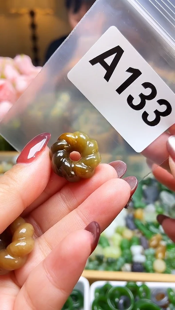 颈饰未镶嵌和田玉1个