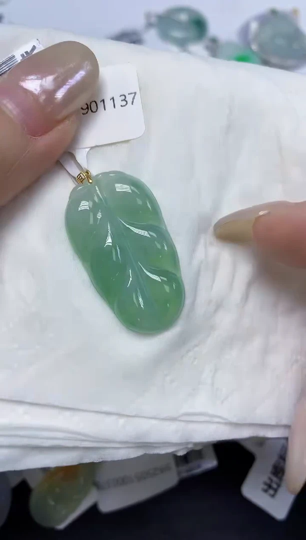 翡翠18K金镶嵌颈饰天然缅甸翡翠A货