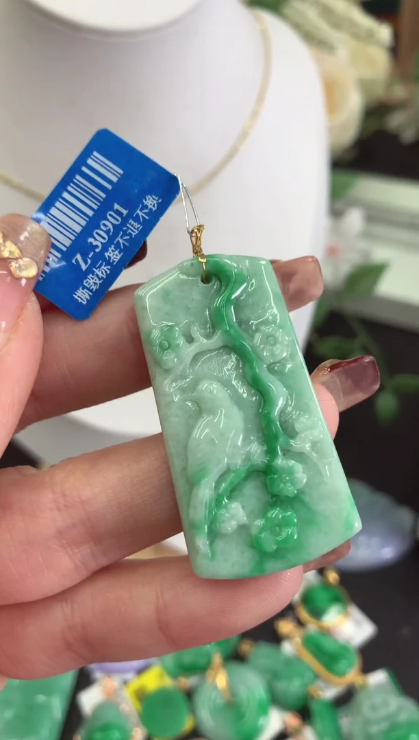 【闪购商品】翡翠吊坠(不含链)18K金镶嵌挂件