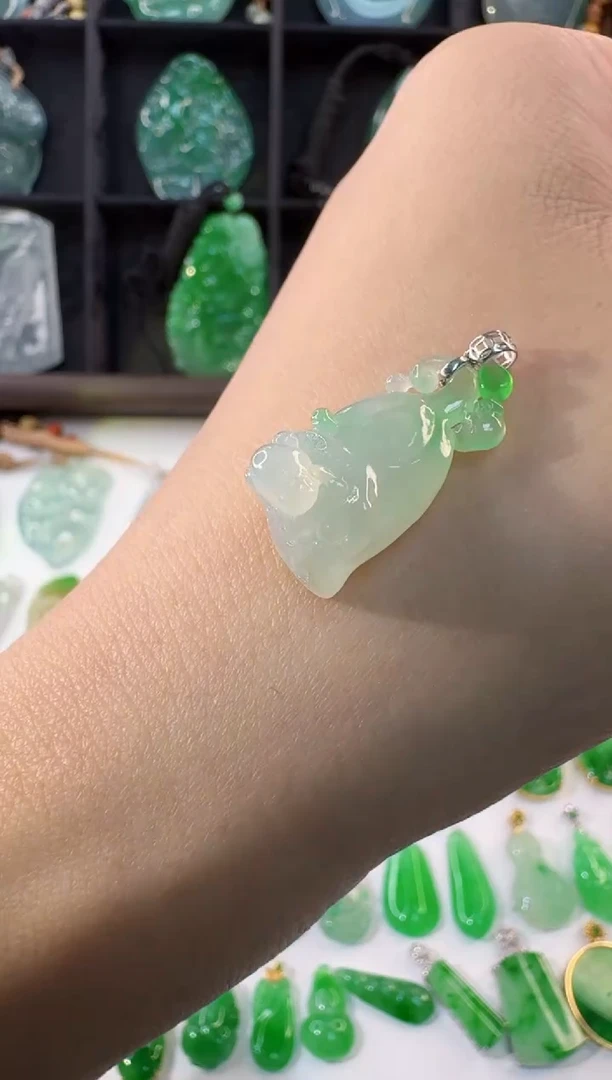 颈饰18K金镶嵌翡翠缅甸A货翡翠