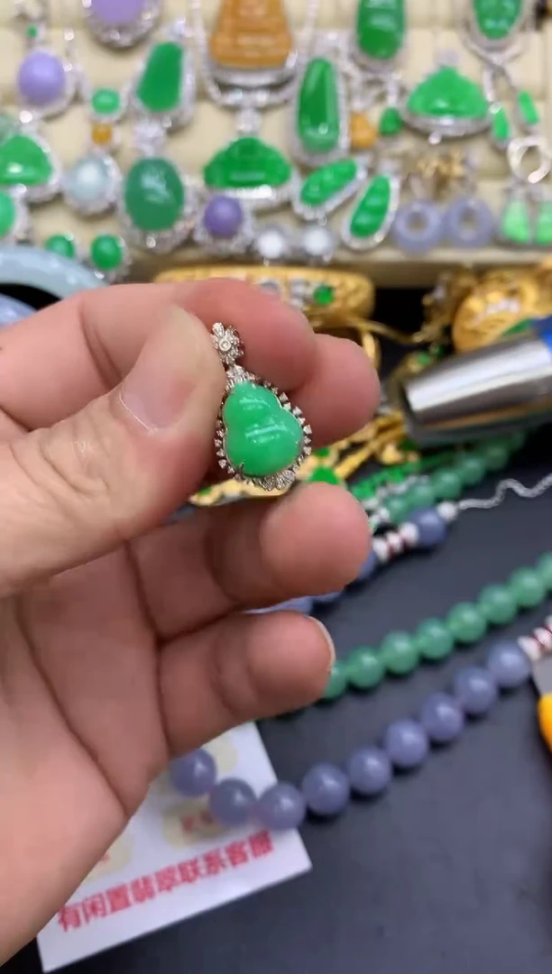 颈饰18K金镶嵌翡翠260-中国好珍宝
