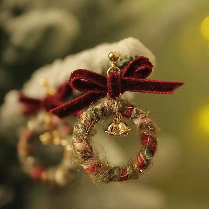铜合金耳饰 红色蝴蝶结圣诞花环耳钉女时尚个性轻奢气质精致耳饰