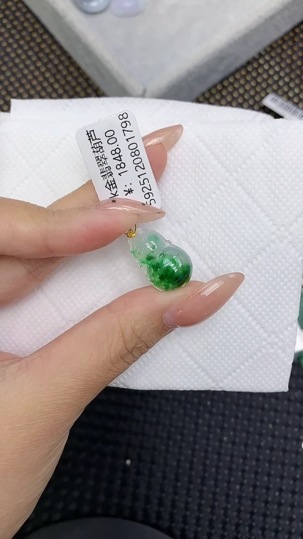 颈饰18K金镶嵌翡翠11111111111