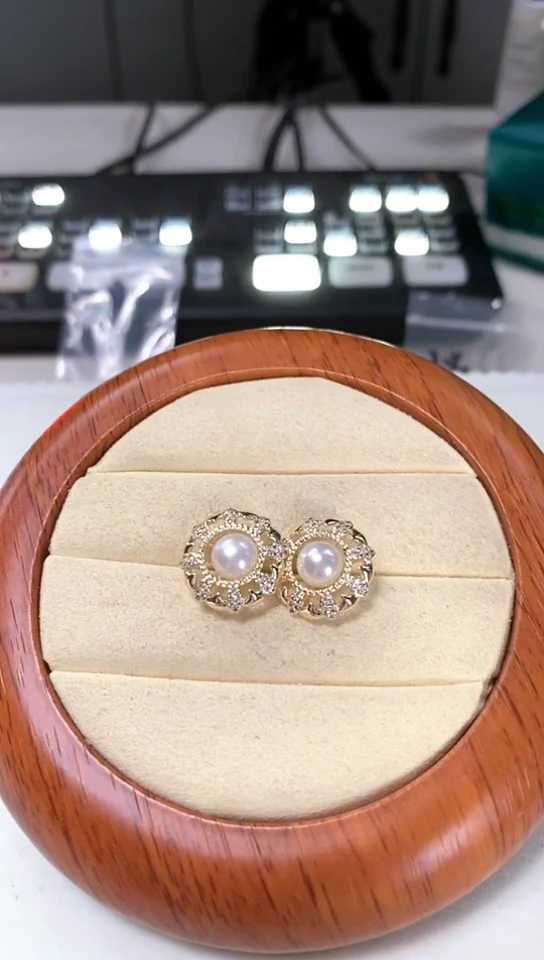 【闪购商品】淡水珍珠耳钉未镶嵌太阳花耳钉