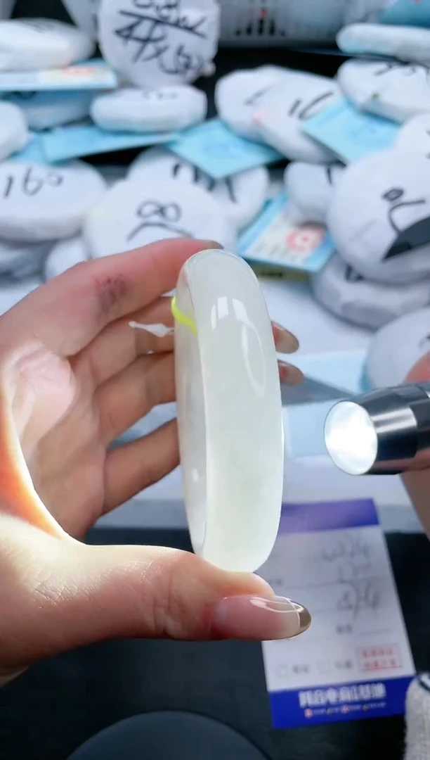 【闪购商品】和田玉手镯未镶嵌18V374-57