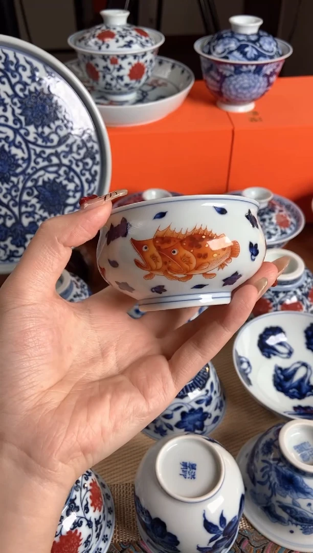 洪印慕明靑花矾红桃花鳜鱼炉士杯