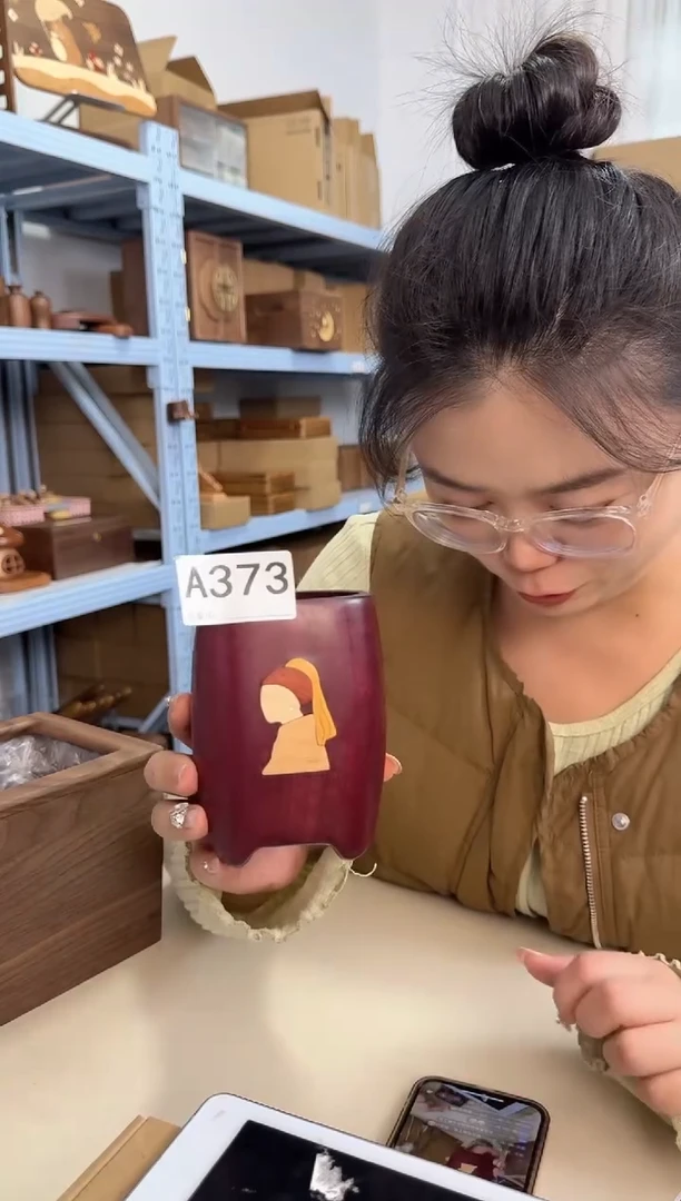 木373紫苏木实木镶嵌笔筒孤品微瑕