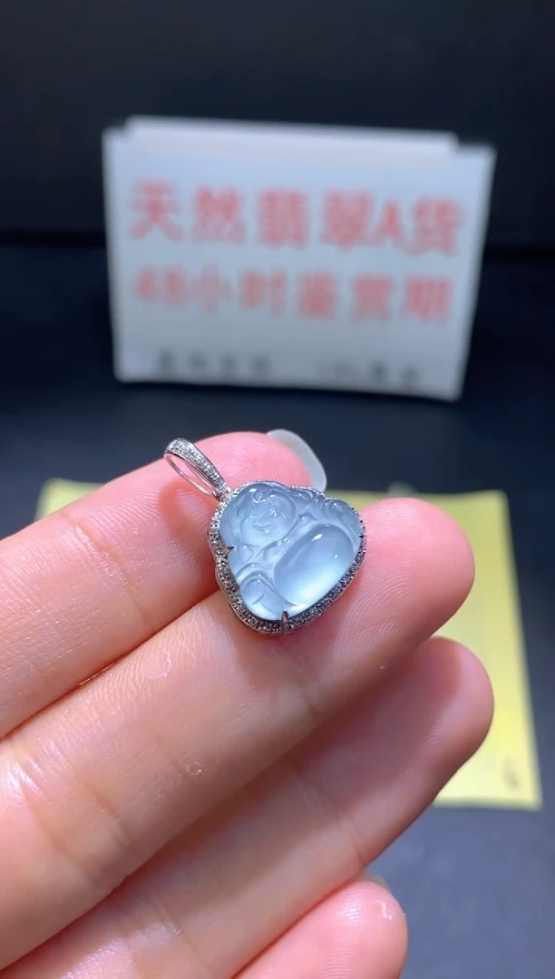 翡翠18K金镶嵌颈饰翡翠吊坠