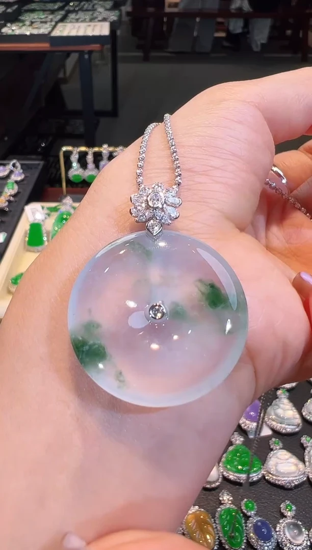 【闪购商品】翡翠吊坠(不含链)18K金镶嵌翡翠