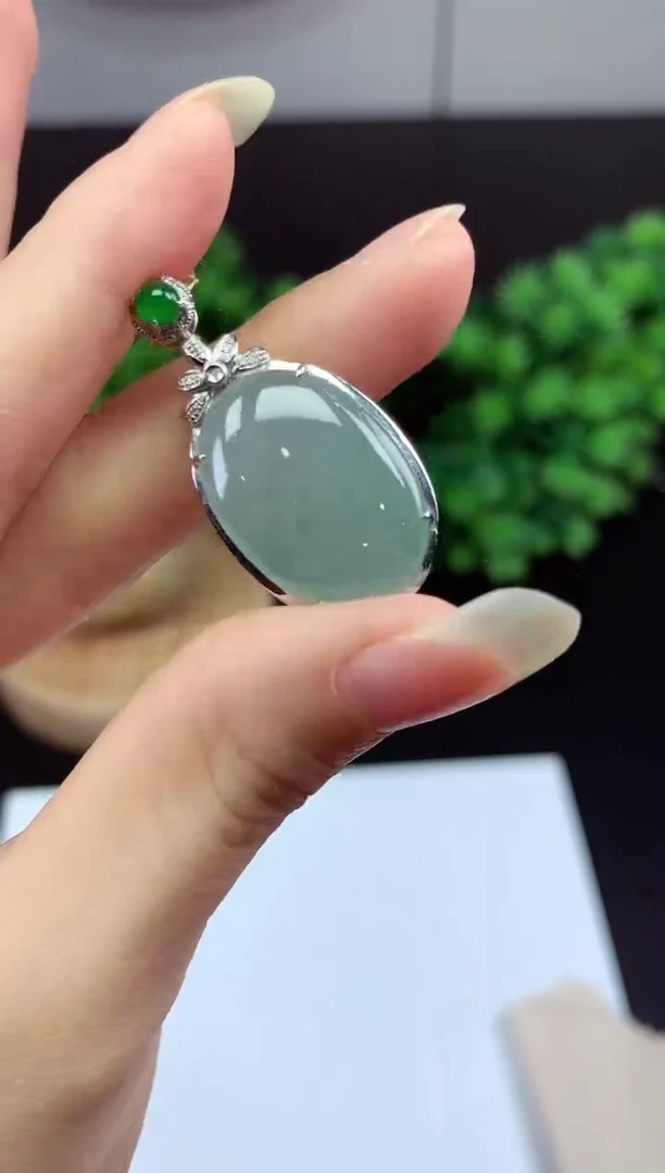 吊坠(不含链)18K金镶嵌翡翠蛋面多样性发其一@@CMT