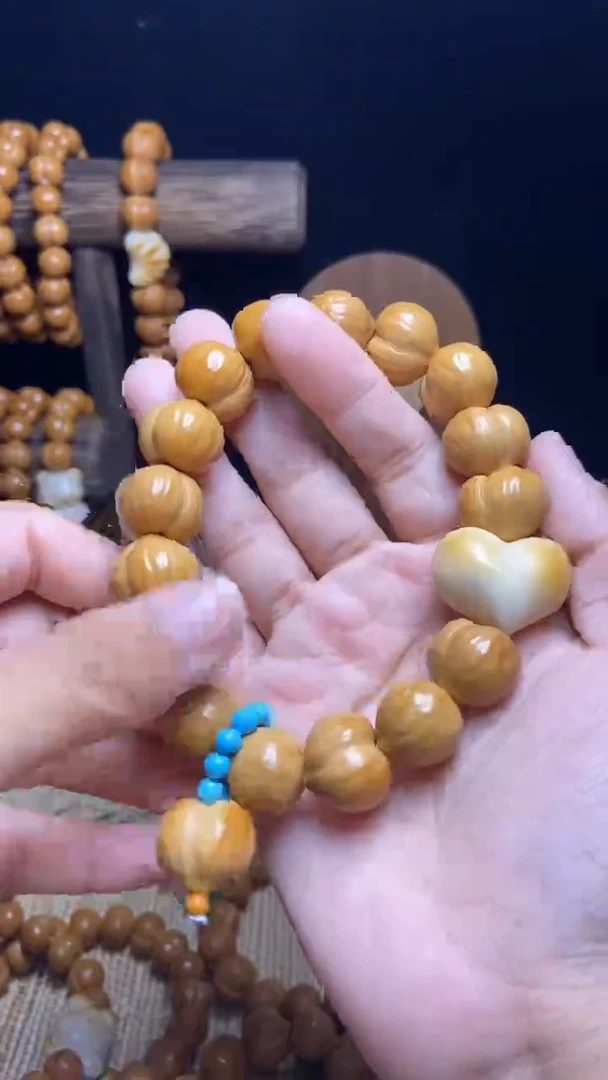 猴头核桃手串蓝色爱心吊坠大尺寸屁桃手串