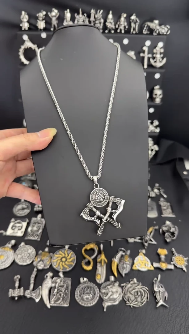 钛钢树脂?*客斧头吊坠搭配龙骨项链70CM长