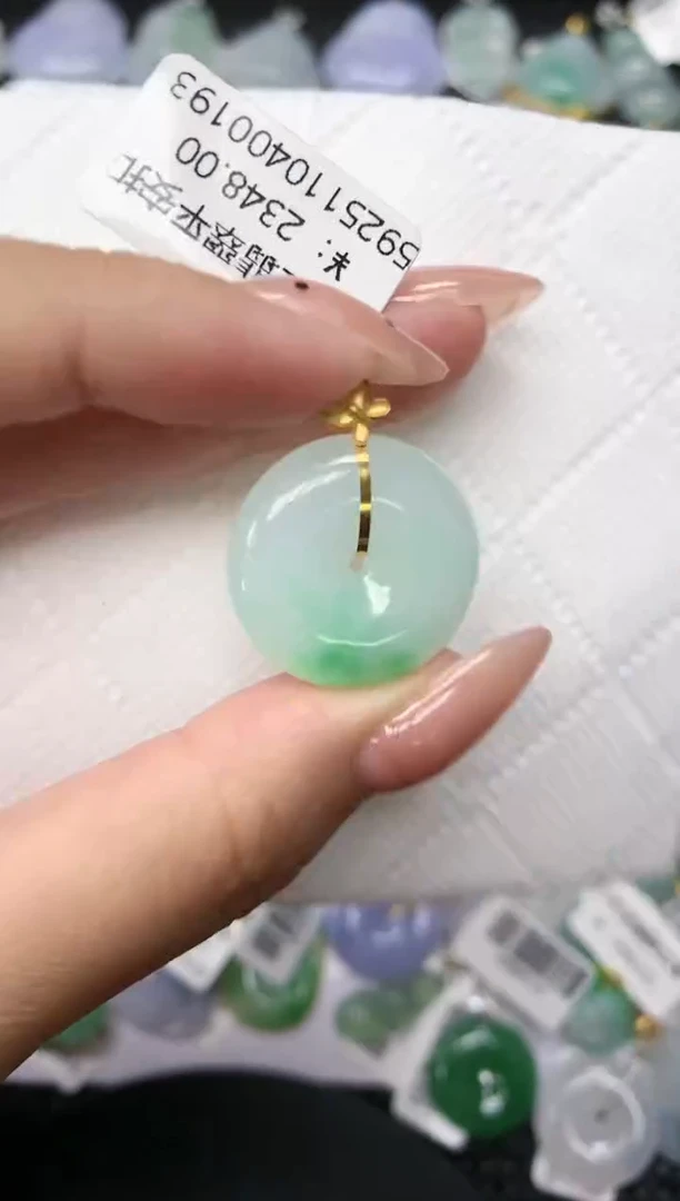 颈饰18K金镶嵌翡翠1111111111