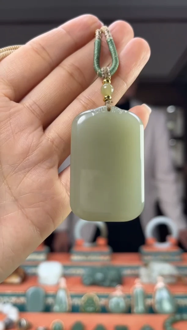 颈饰未镶嵌和田玉佩佩