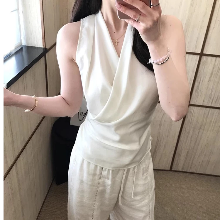 白色阔腿裤女+白色v领衬衫上衣