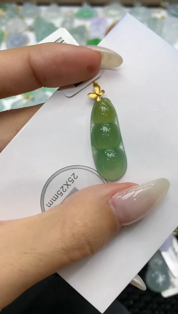 颈饰18K金镶嵌翡翠111111111111