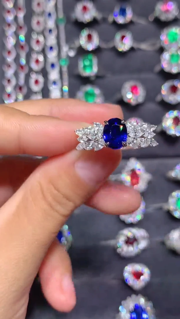 戒指蓝宝石18K金镶嵌2.03CT