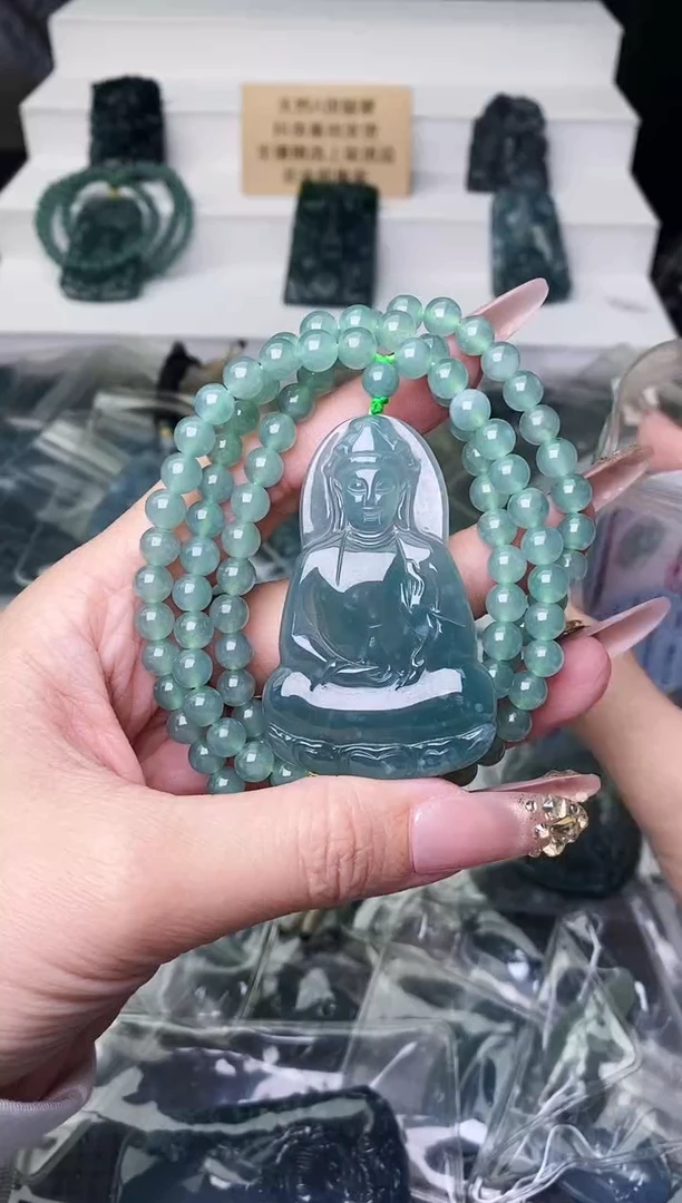 颈饰未镶嵌翡翠