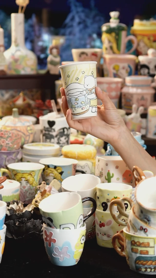 摆件陶景德镇釉下彩手绘设计师款陶瓷