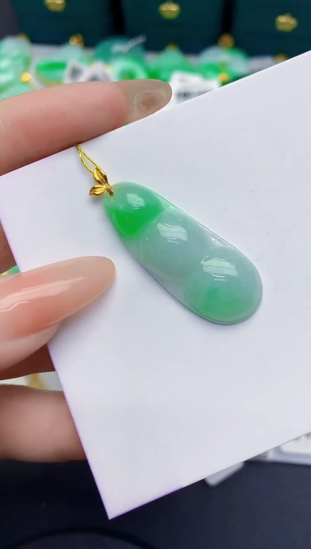 颈饰18K金镶嵌翡翠缅甸天然翡翠A货