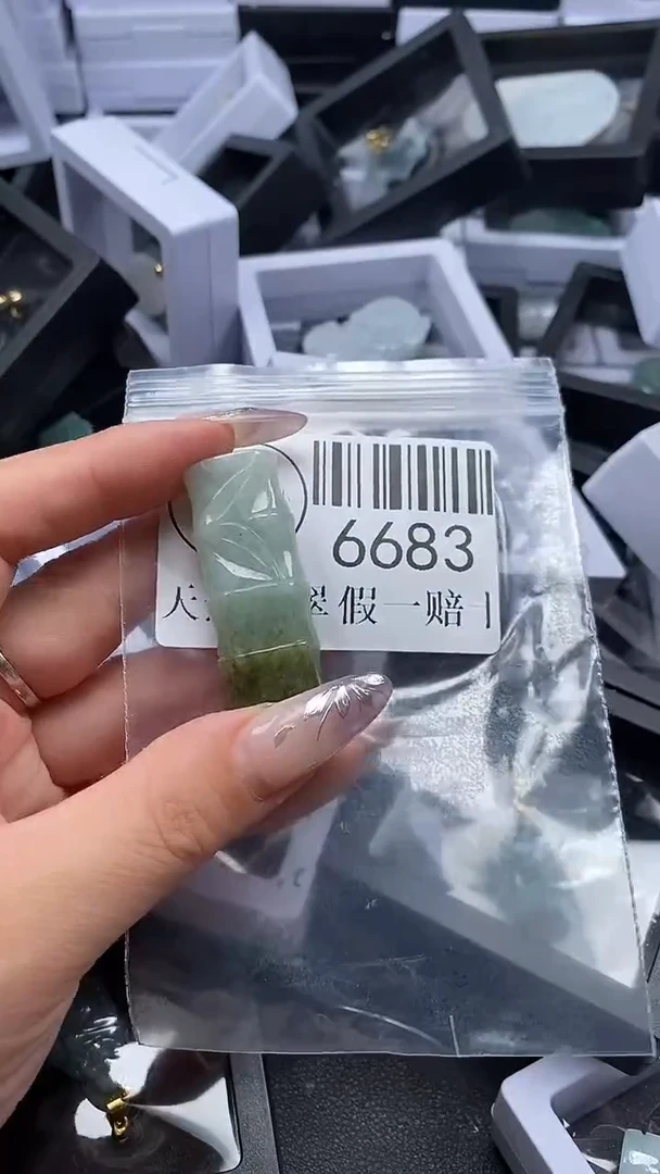 吊坠(不含链)未镶嵌翡翠6683