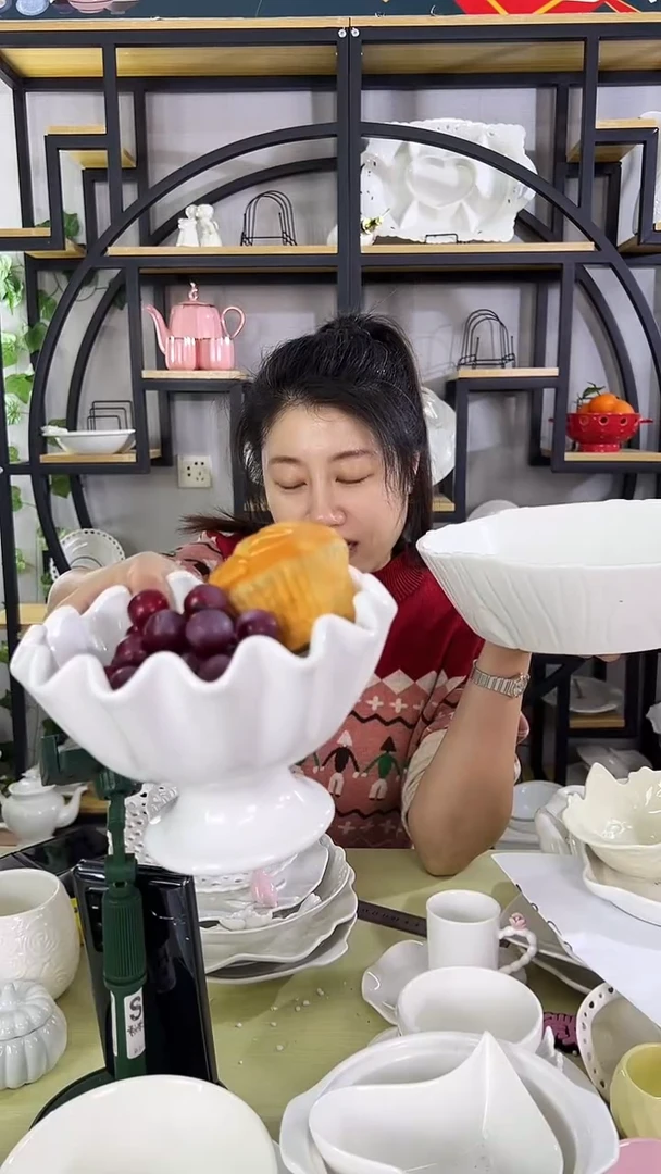【闪购商品】陶瓷有脚水果碗一、只