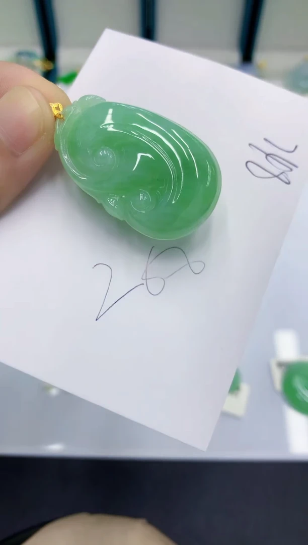 颈饰18K金镶嵌翡翠翡翠