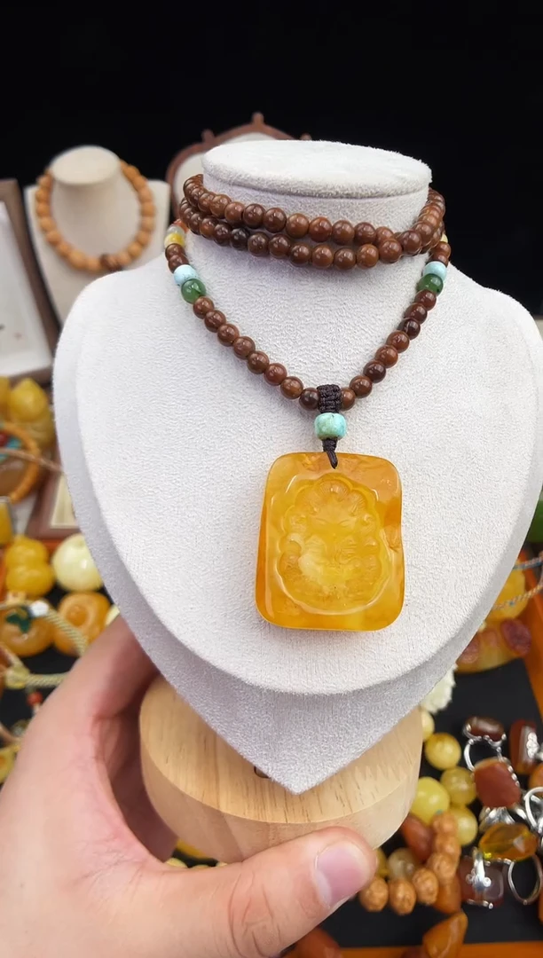 琥珀未镶嵌珠宝奇石白****滚柒月