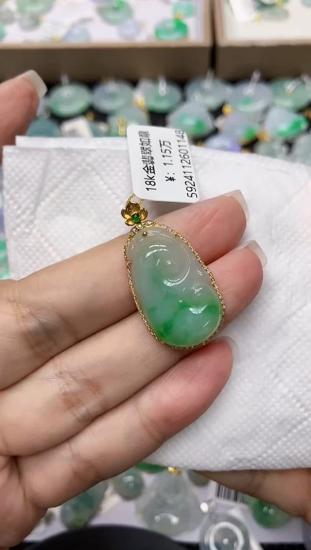 颈饰18K金镶嵌翡翠11111111