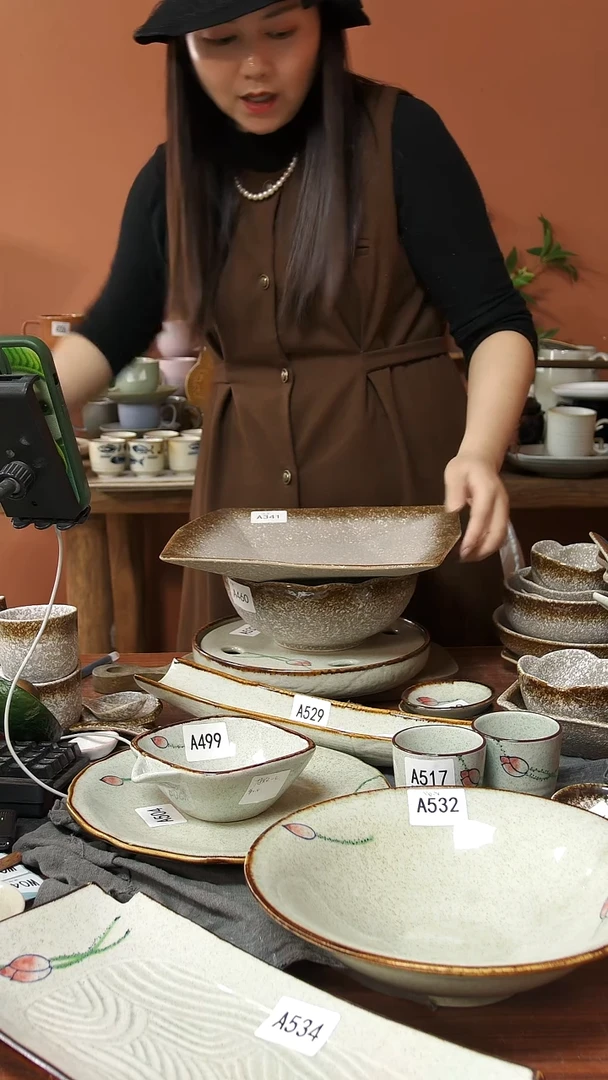 陶瓷A341一个陶瓷粗陶线条方深盘可能微瑕