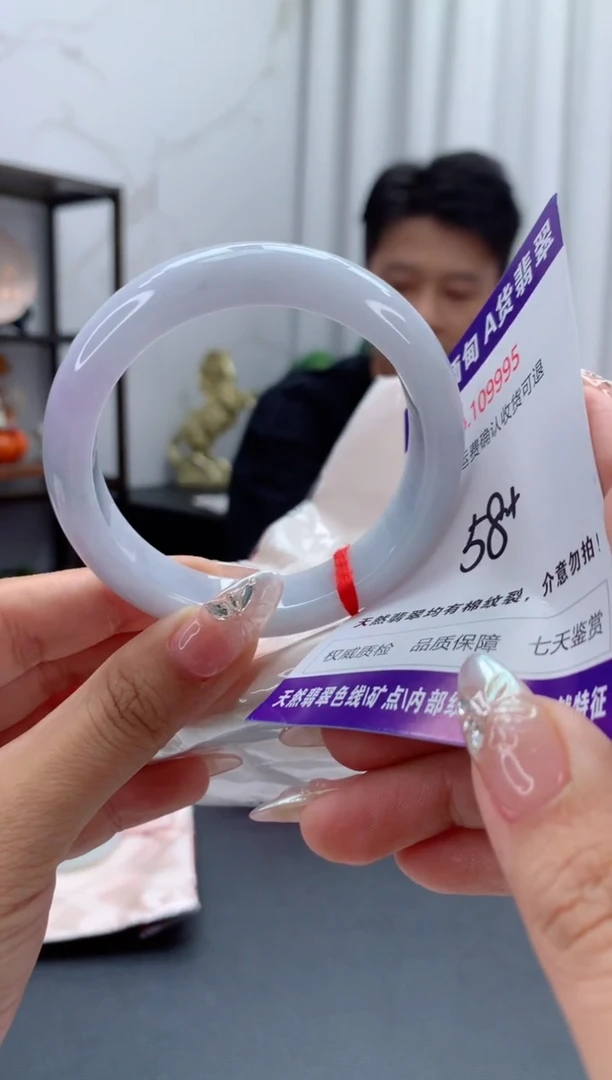 未镶嵌手镯翡翠有纹，完美者勿拍